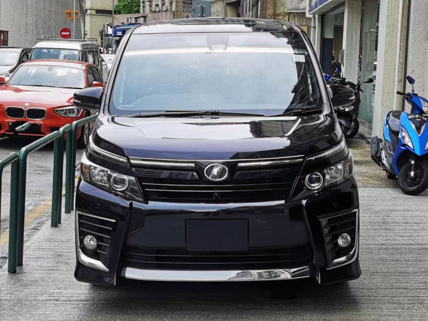 Toyota豐田 VOXY