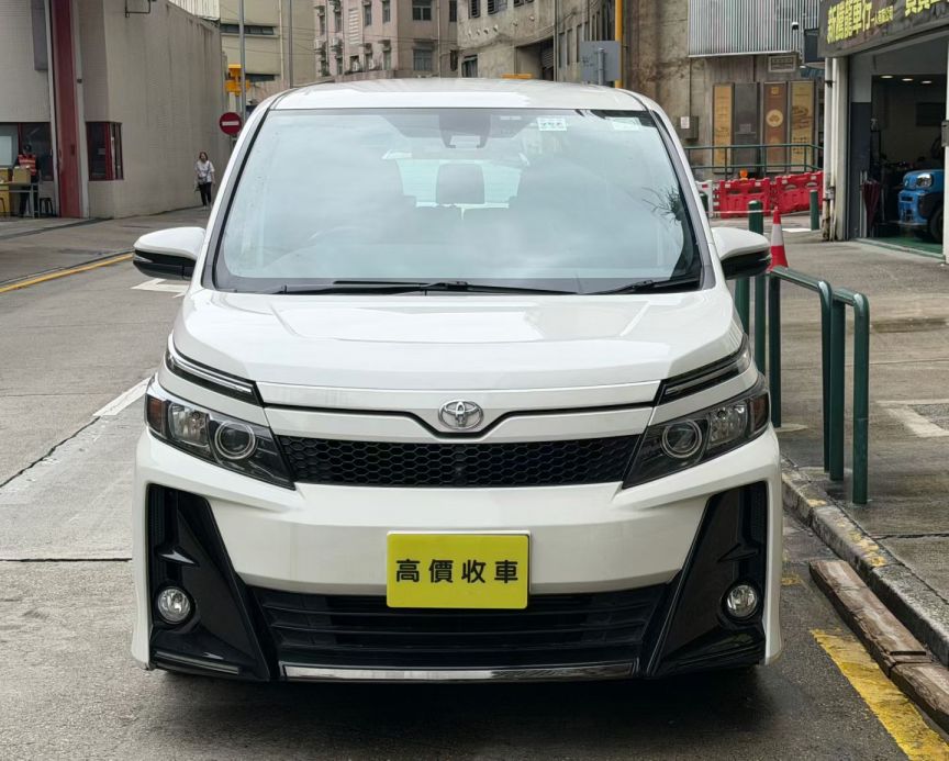 Toyota豐田 VOXY