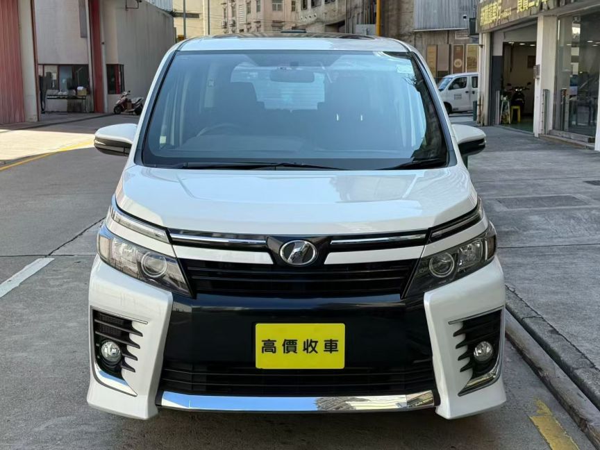 Toyota豐田 VOXY